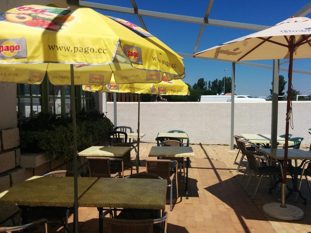 Hotel Restaurant L'Agachon Albaron Zewnętrze zdjęcie